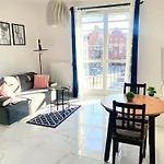 شقة Ania Stare إيبلاغ